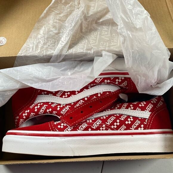NIB VANS Unisex Red Logo Old Skool Sneakers Lace Up Tennis Shoes - Size 2.5 - Picture 5 of 10